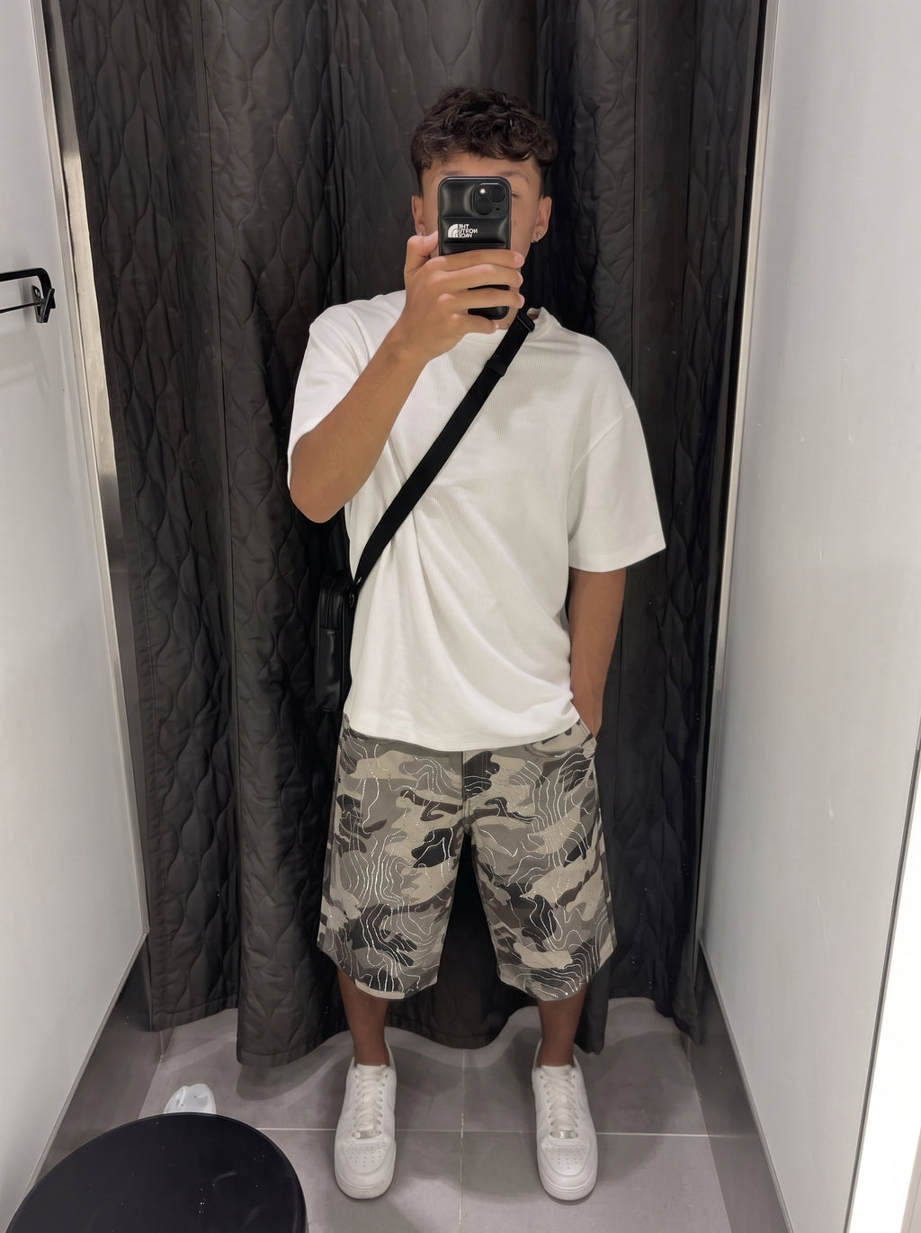 R-03 Bermuda Baggy Strass Camo Marrón